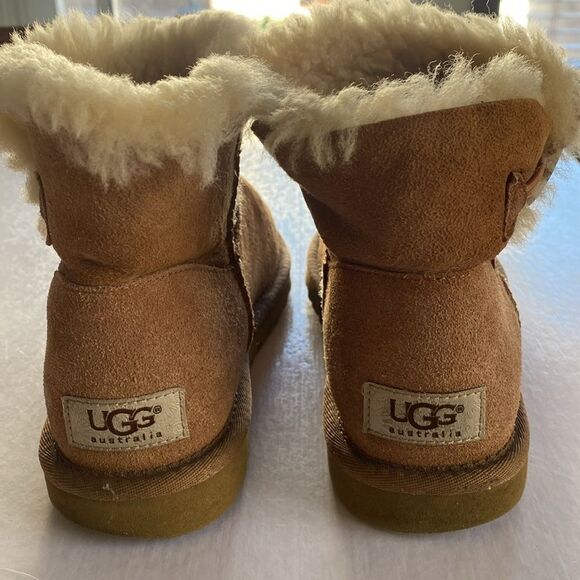 UGG Genuine Sheepskin Upper and Lining Boots Size 6 - Picture 3 of 10